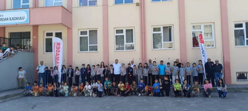 Telefonları bırakın, oltaları alın: Kocaeli'de balıkçılık eğitimi