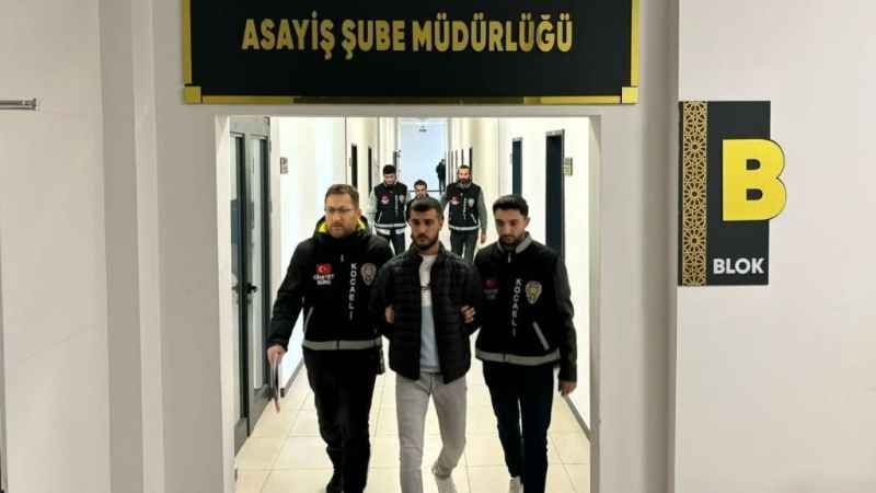 Okul bahçesinde veliyi bıçaklayarak öldüren baba ve oğlu tutuklandı